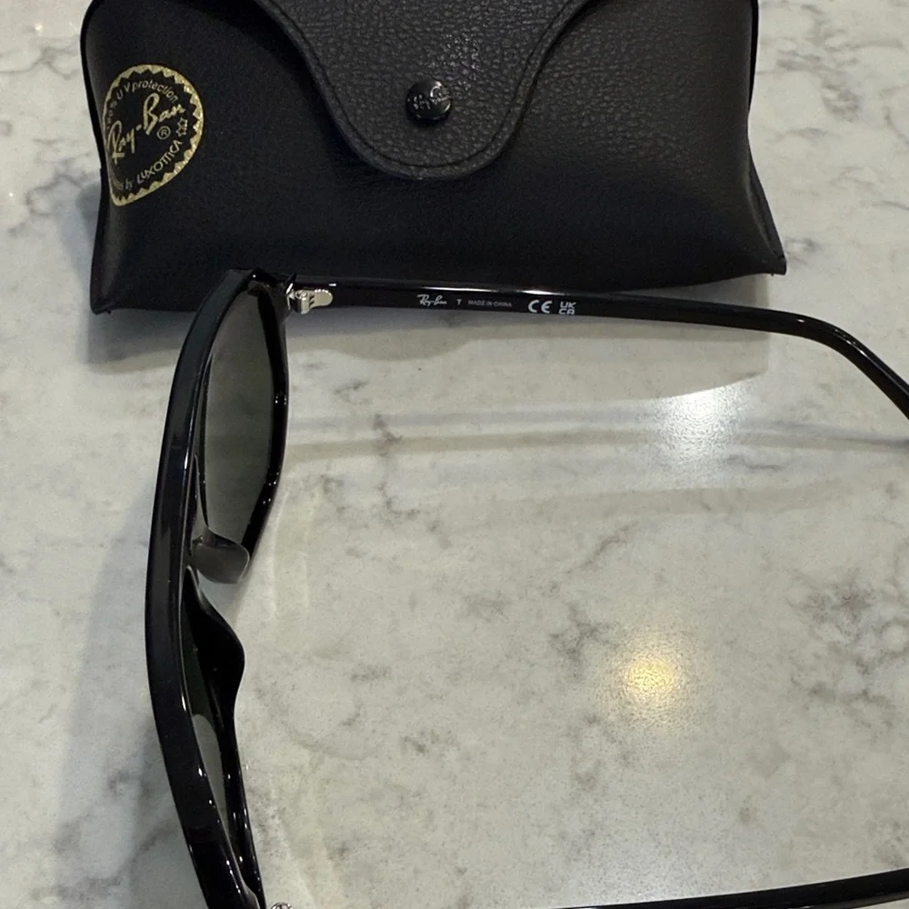 Ray-Ban Black Sunglasses with Case, Bill One - Highly Sought After - Picture 3 of 5